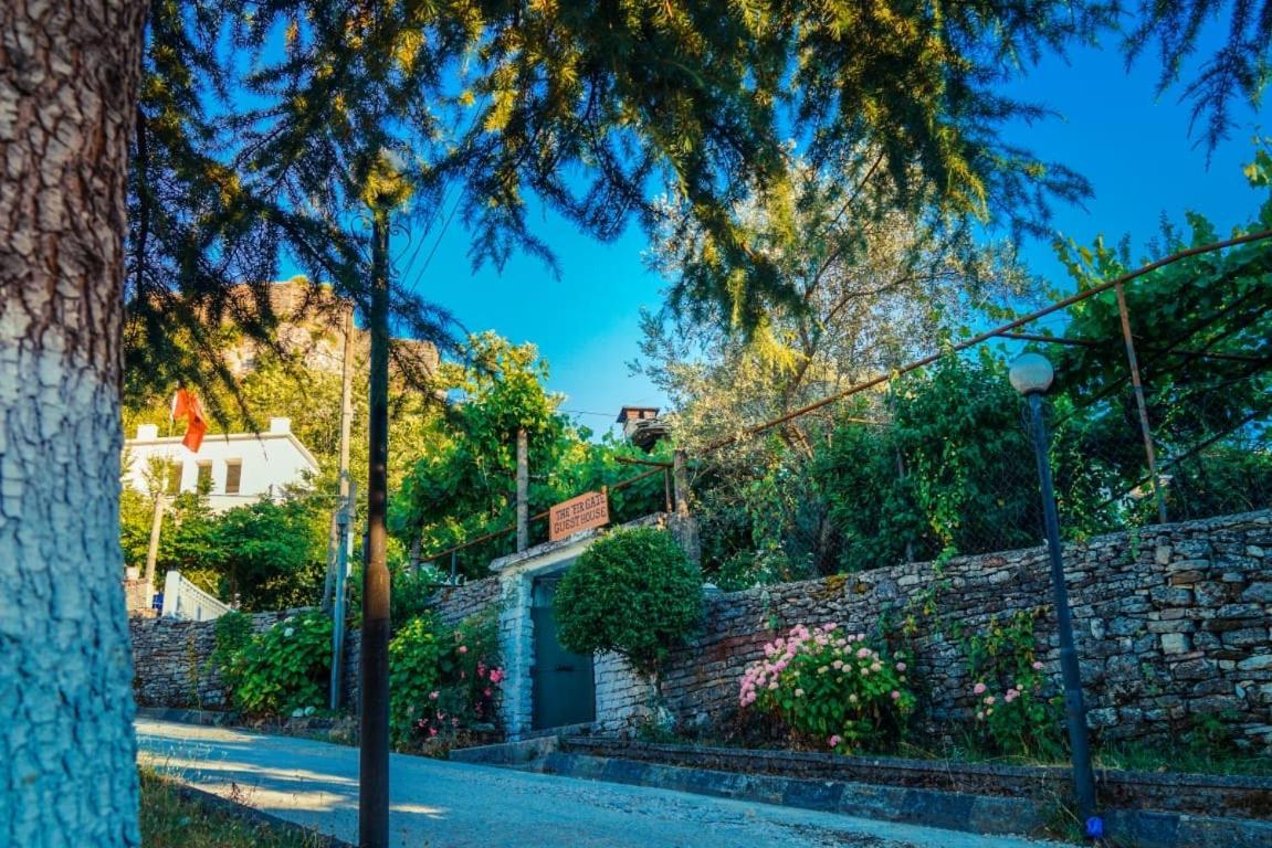 Flora'S Guesthouse 'The Fir Gate' Gjirokaster Luaran gambar