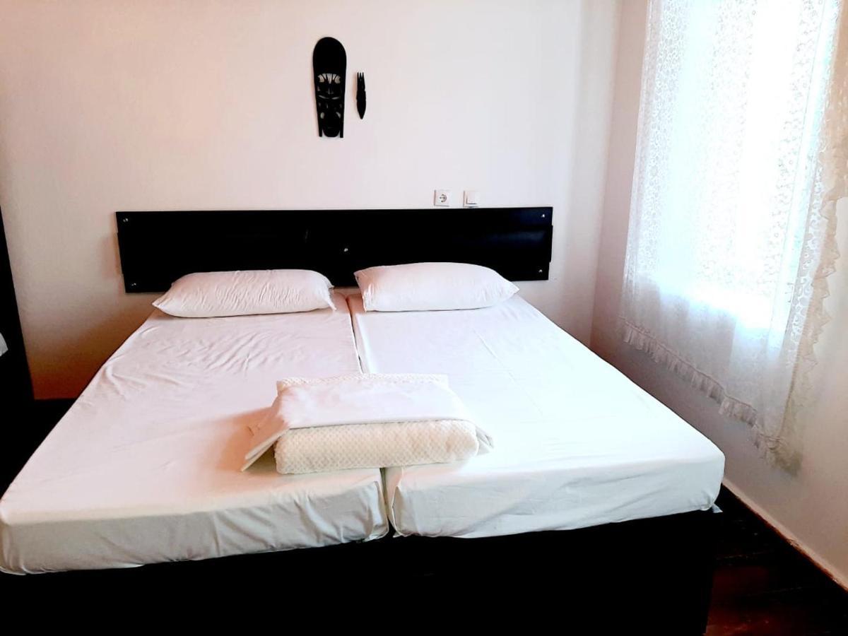Flora'S Guesthouse 'The Fir Gate' Gjirokaster Luaran gambar