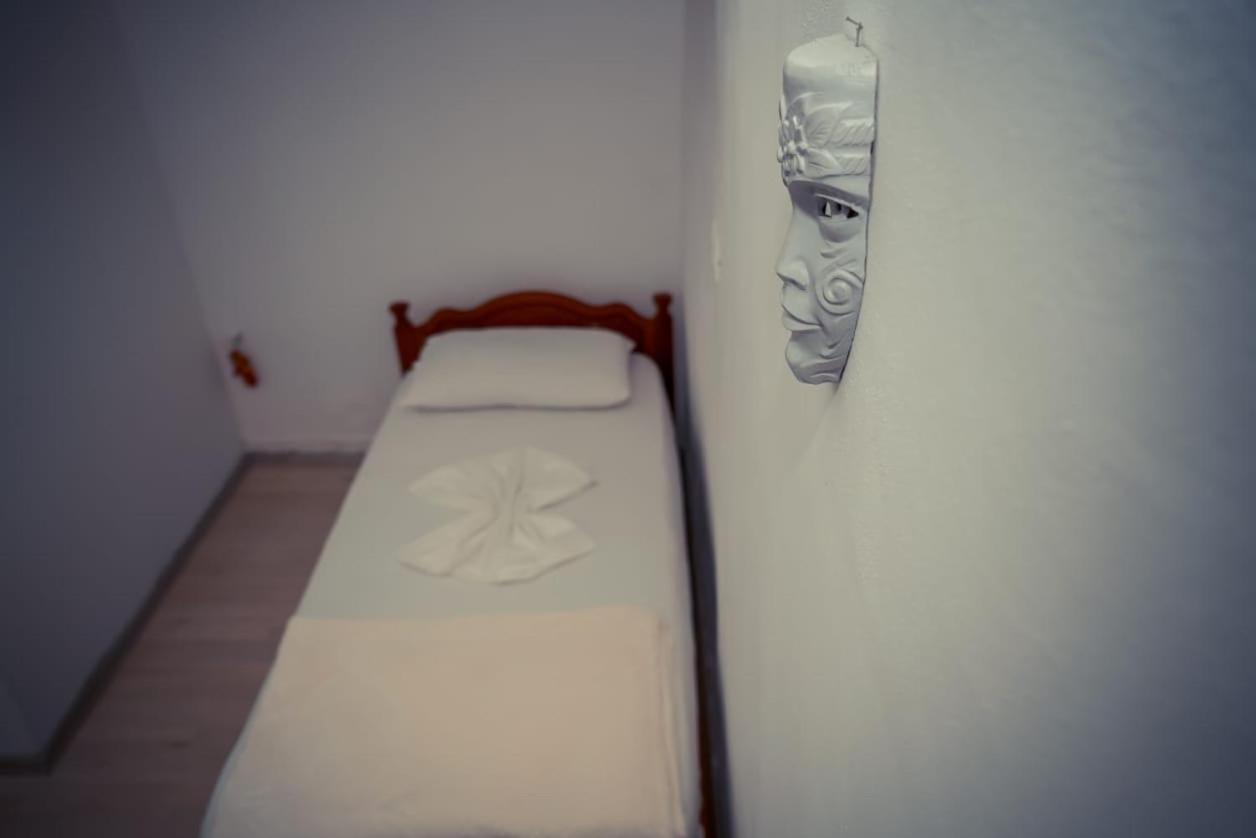 Flora'S Guesthouse 'The Fir Gate' Gjirokaster Luaran gambar