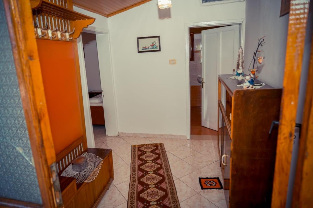 Flora'S Guesthouse 'The Fir Gate' Gjirokaster Luaran gambar