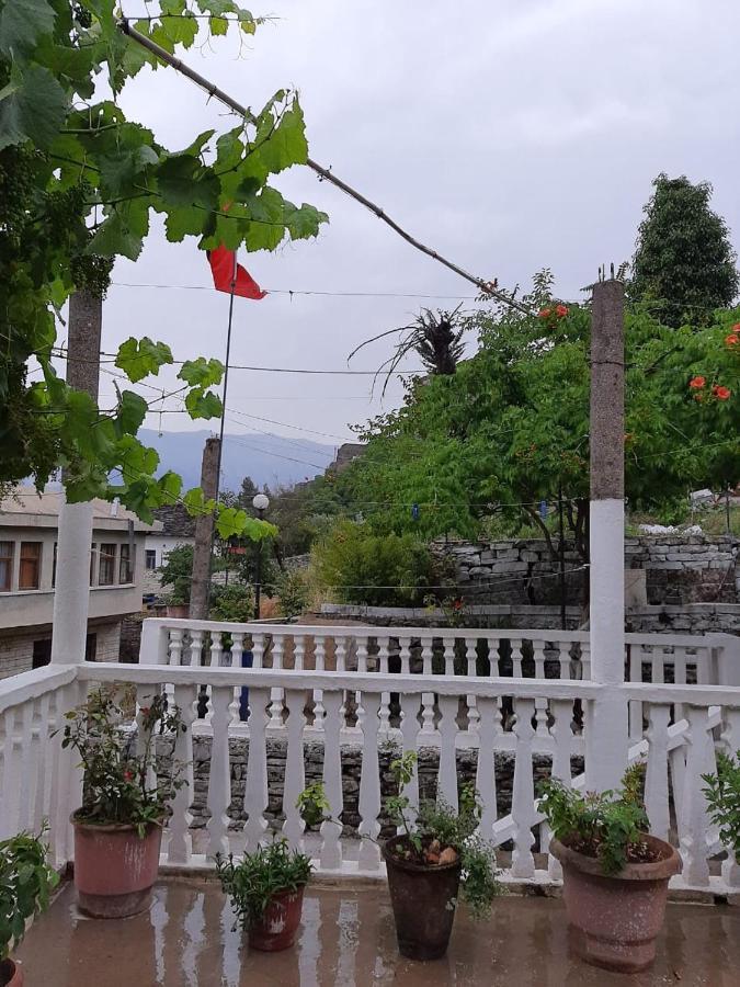Flora'S Guesthouse 'The Fir Gate' Gjirokaster Luaran gambar