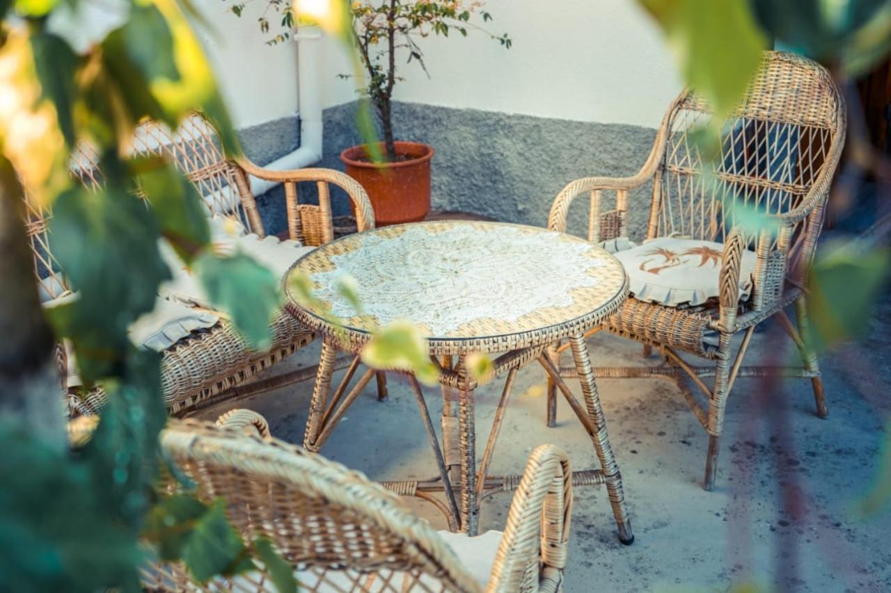 Flora'S Guesthouse 'The Fir Gate' Gjirokaster Luaran gambar