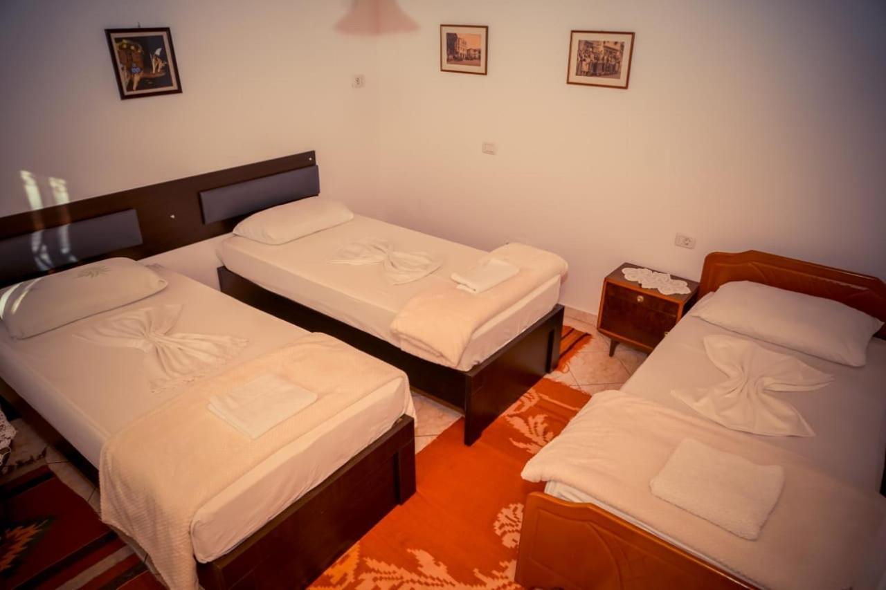 Flora'S Guesthouse 'The Fir Gate' Gjirokaster Luaran gambar