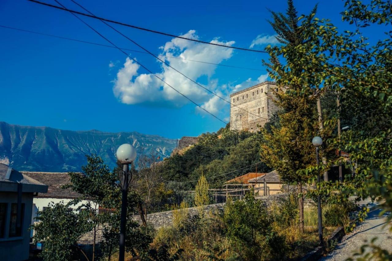 Flora'S Guesthouse 'The Fir Gate' Gjirokaster Luaran gambar