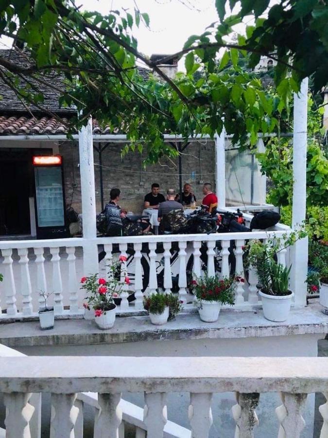 Flora'S Guesthouse 'The Fir Gate' Gjirokaster Luaran gambar