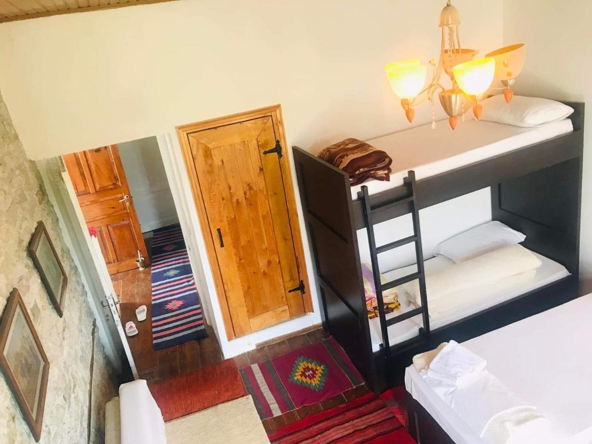 Flora'S Guesthouse 'The Fir Gate' Gjirokaster Luaran gambar
