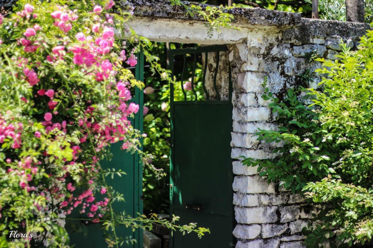 Flora'S Guesthouse 'The Fir Gate' Gjirokaster Luaran gambar